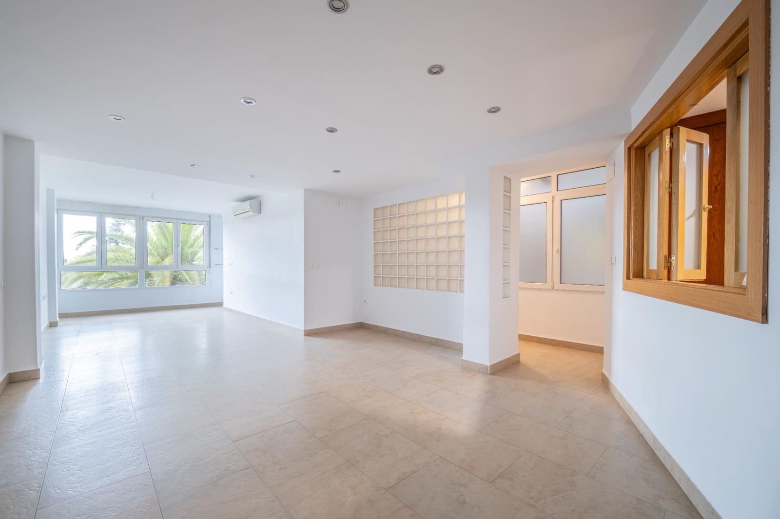 4 bedroom Flat for sale in Granada city with garage - € 528,000 (Ref: 9674932)