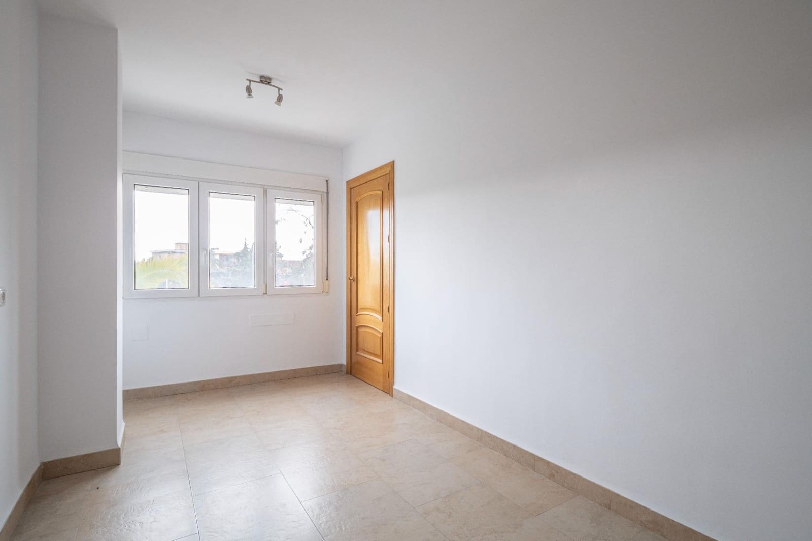 4 bedroom Flat for sale in Granada city with garage - € 528,000 (Ref: 9674932)