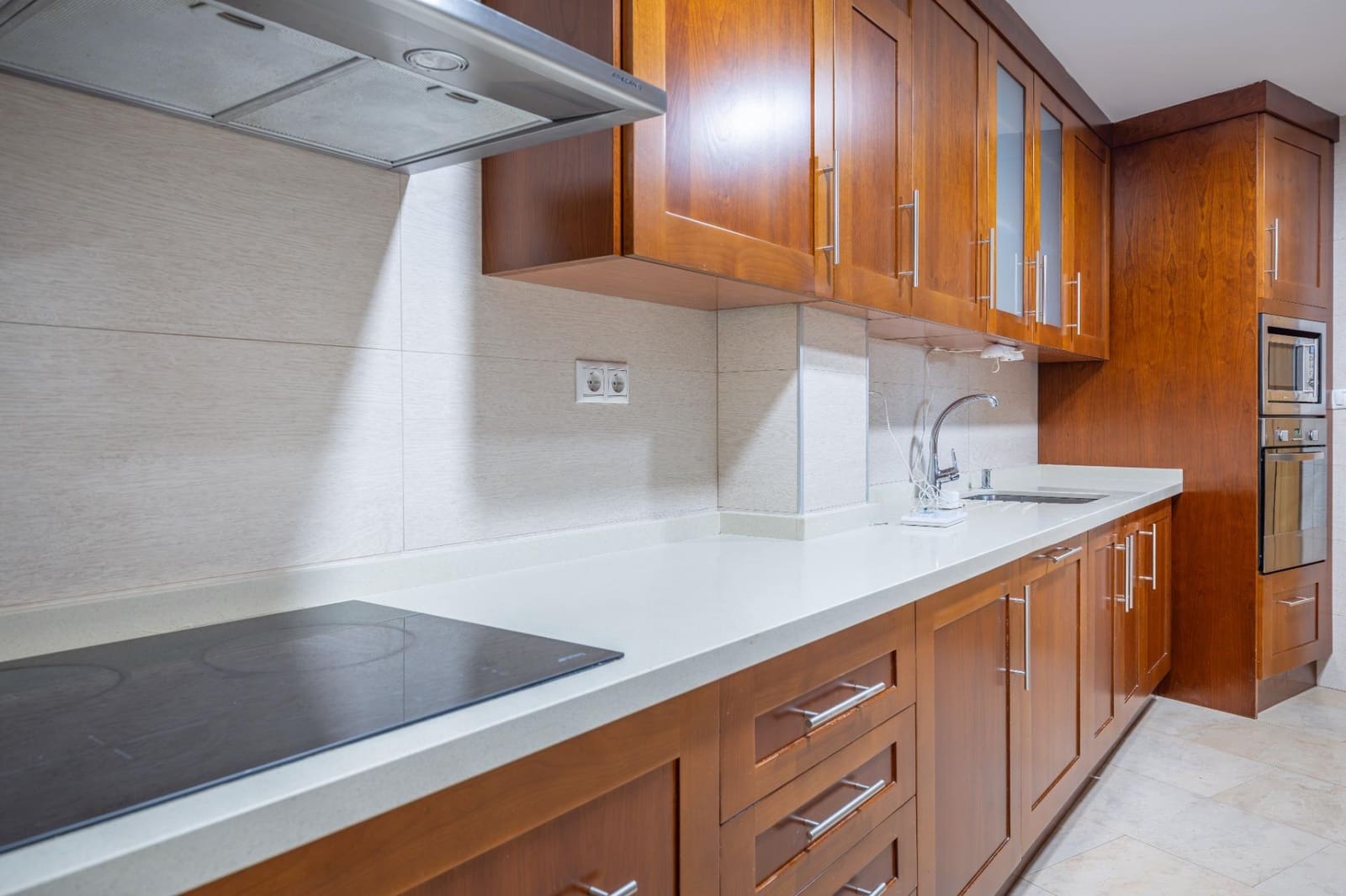 4 bedroom Flat for sale in Granada city with garage - € 528,000 (Ref: 9674932)