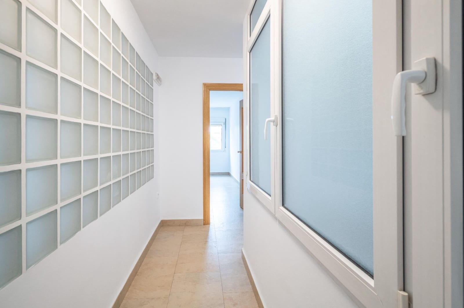 4 bedroom Flat for sale in Granada city with garage - € 528,000 (Ref: 9674932)