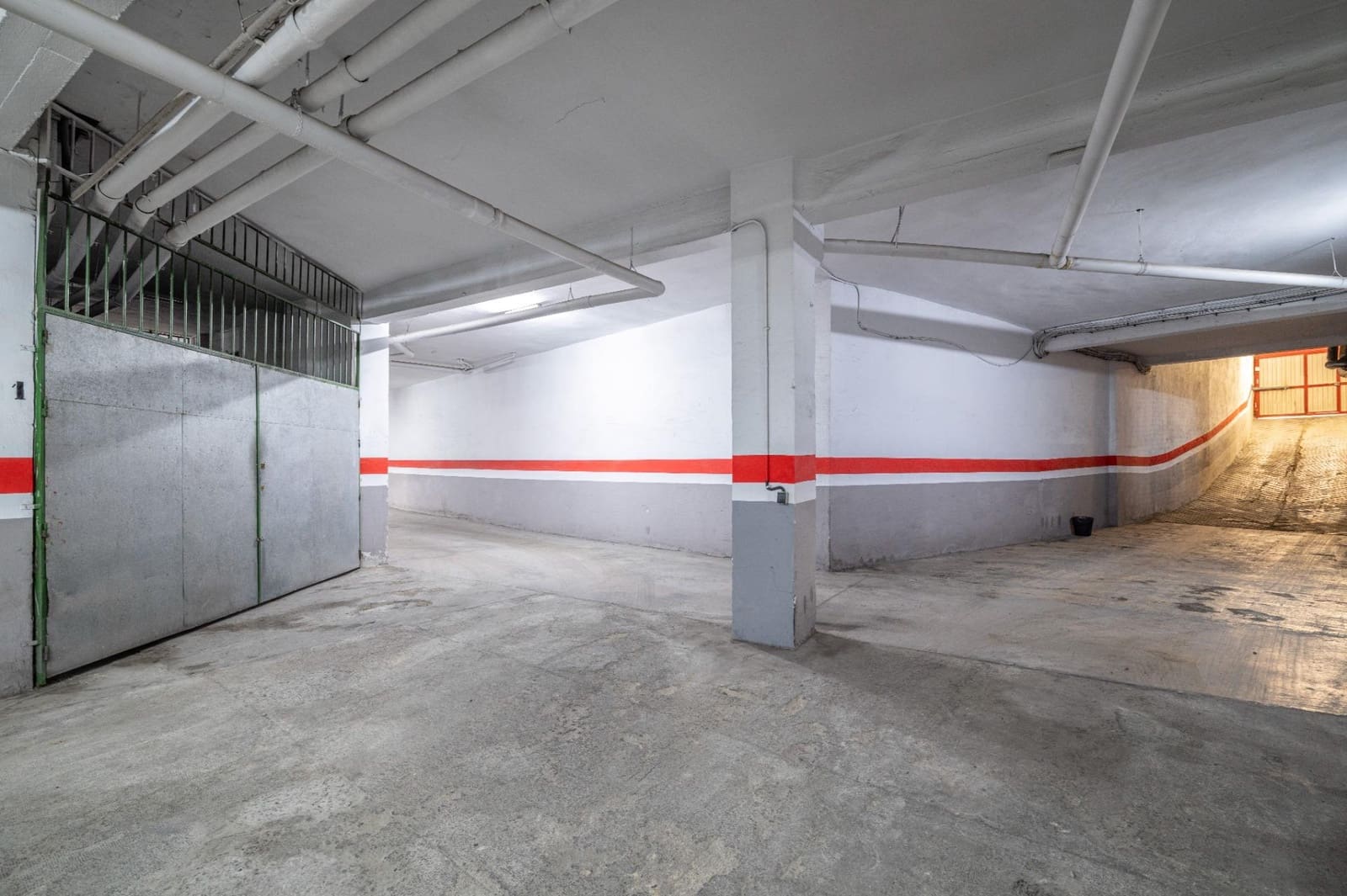 4 bedroom Flat for sale in Granada city with garage - € 528,000 (Ref: 9674932)