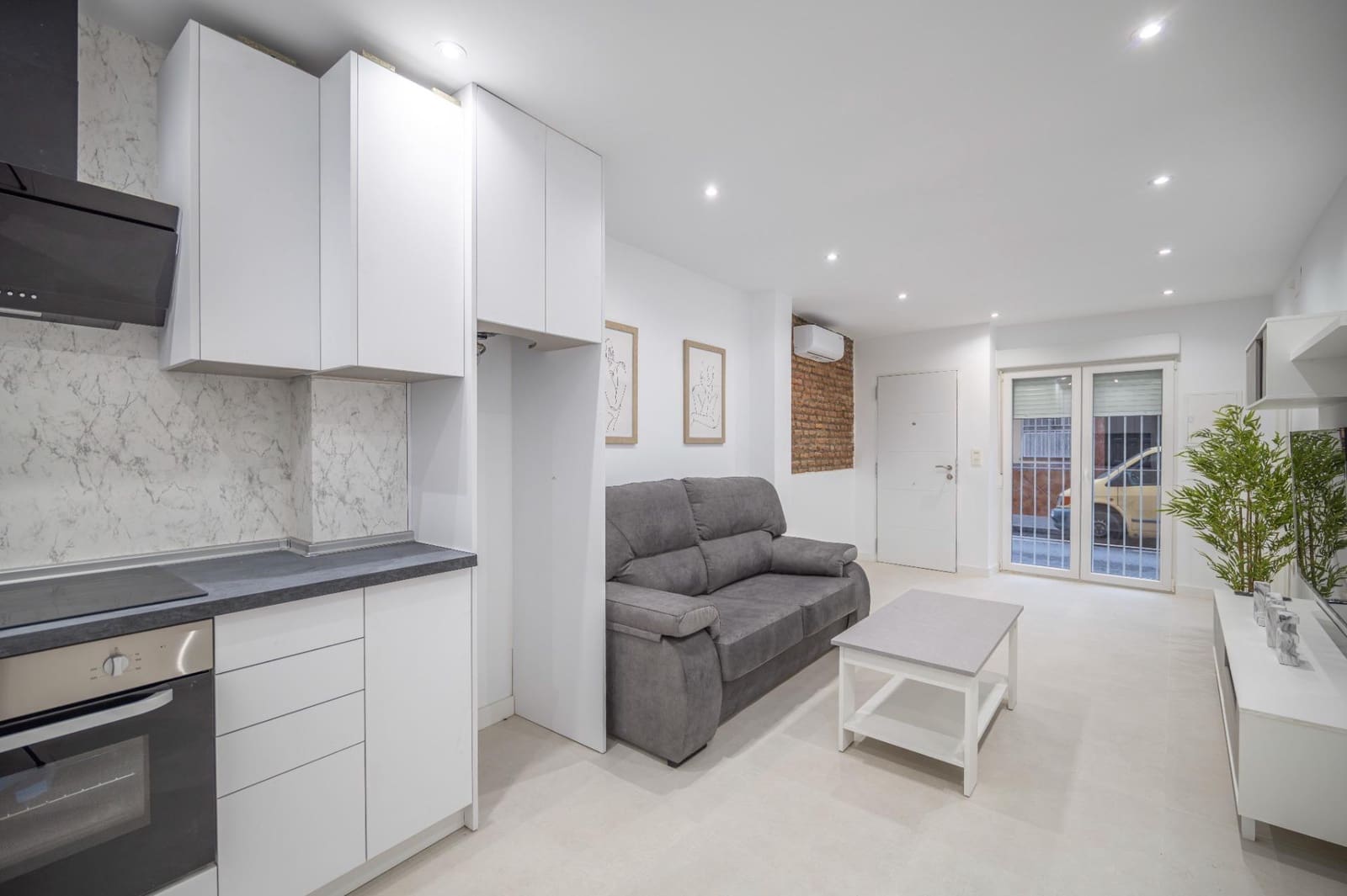 2 bedroom Flat for sale in Granada city - € 178,000 (Ref: 9674936)