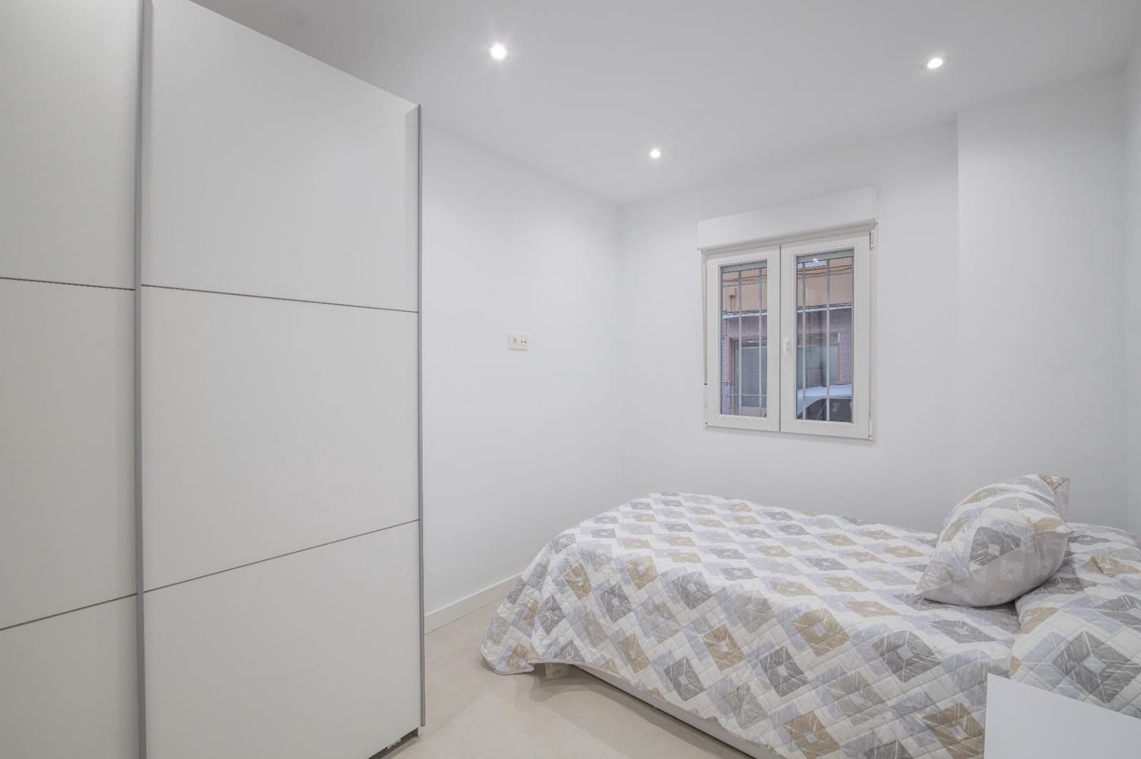 2 bedroom Flat for sale in Granada city - € 178,000 (Ref: 9674936)