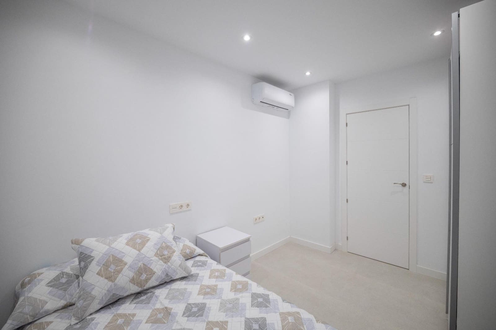 2 bedroom Flat for sale in Granada city - € 178,000 (Ref: 9674936)