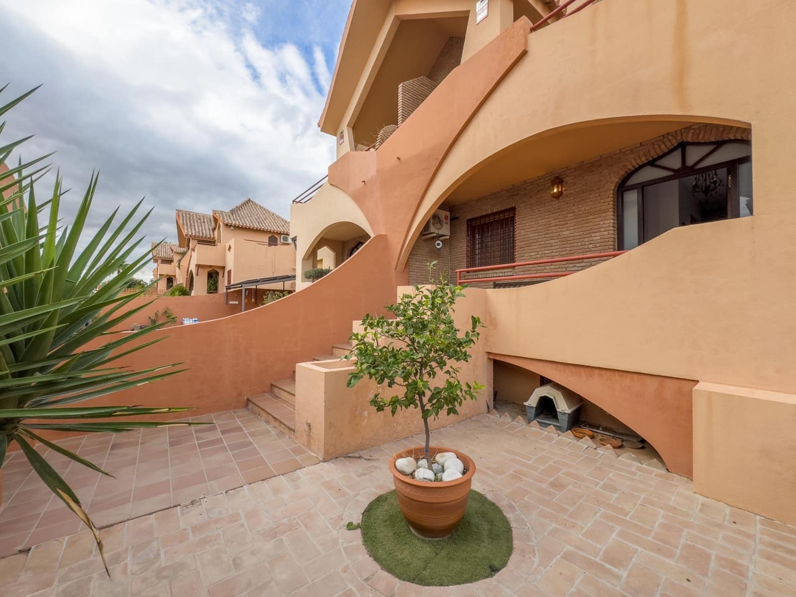 Pareado de 4 habitaciones en Las Gabias en venta con piscina garaje - 384.900 € (Ref: 9674937)