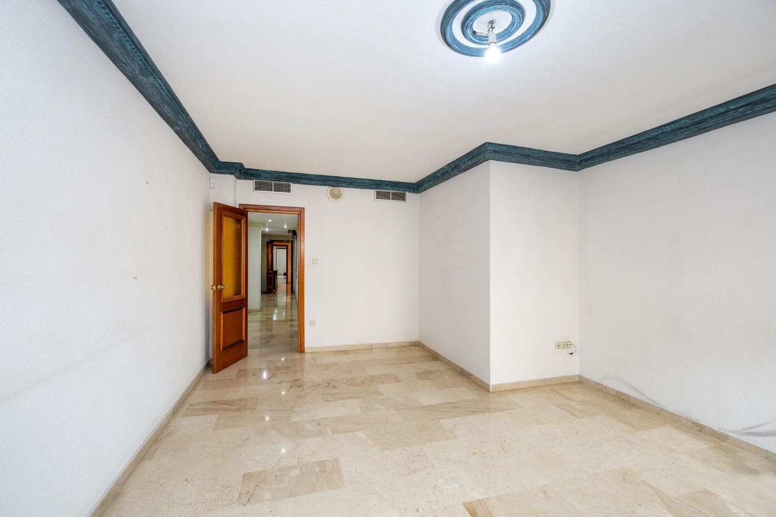 4 bedroom Flat for sale in Granada city - € 415,000 (Ref: 9674938)