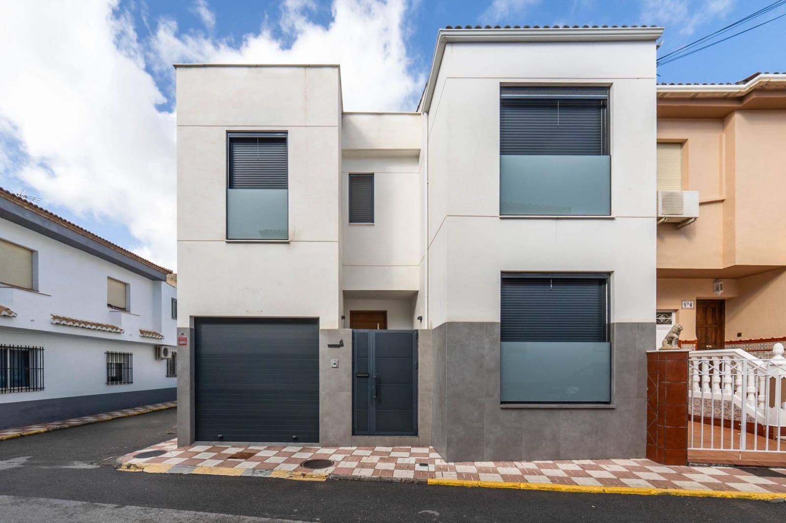 3 bedroom Terraced Villa for sale in Albolote with garage - € 375,000 (Ref: 9674939)