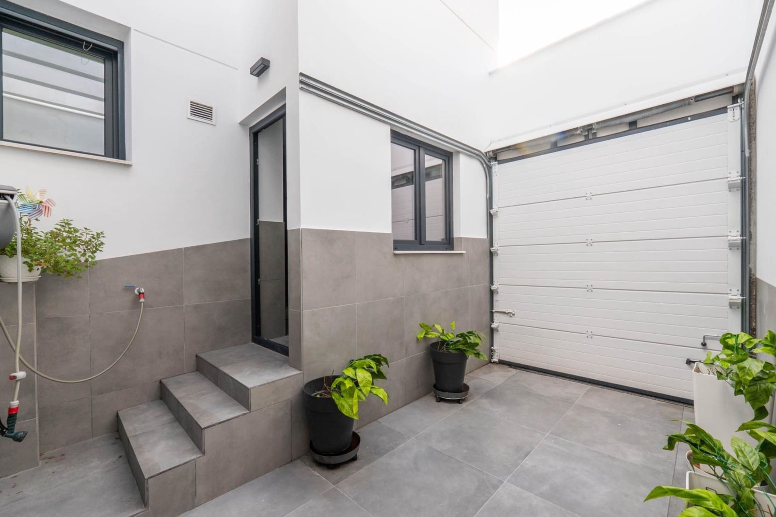 3 bedroom Terraced Villa for sale in Albolote with garage - € 375,000 (Ref: 9674939)