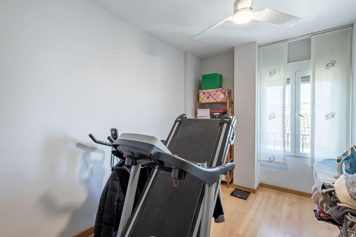 3 bedroom Flat for sale in Ogijares with garage - € 163,000 (Ref: 9674943)