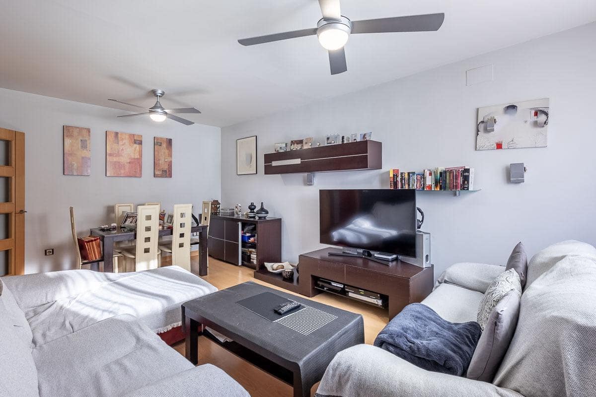 3 bedroom Flat for sale in Ogijares with garage - € 163,000 (Ref: 9674943)