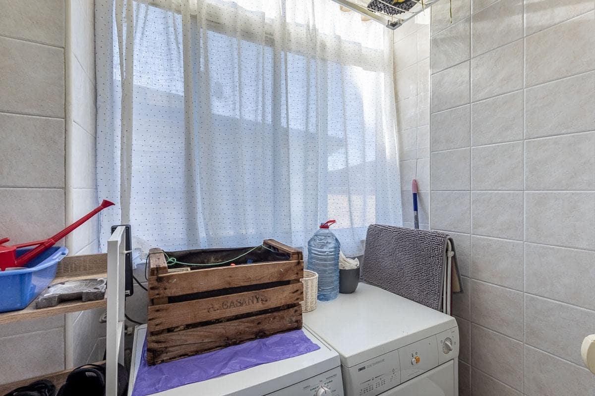 3 bedroom Flat for sale in Ogijares with garage - € 163,000 (Ref: 9674943)