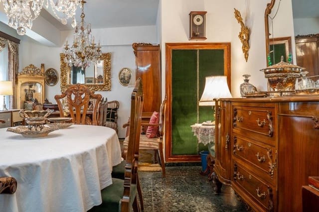 Piso de 4 habitaciones en Centro - Sagrario, Granada ciudad en venta con garaje - 410.000 € (Ref: 9674945)