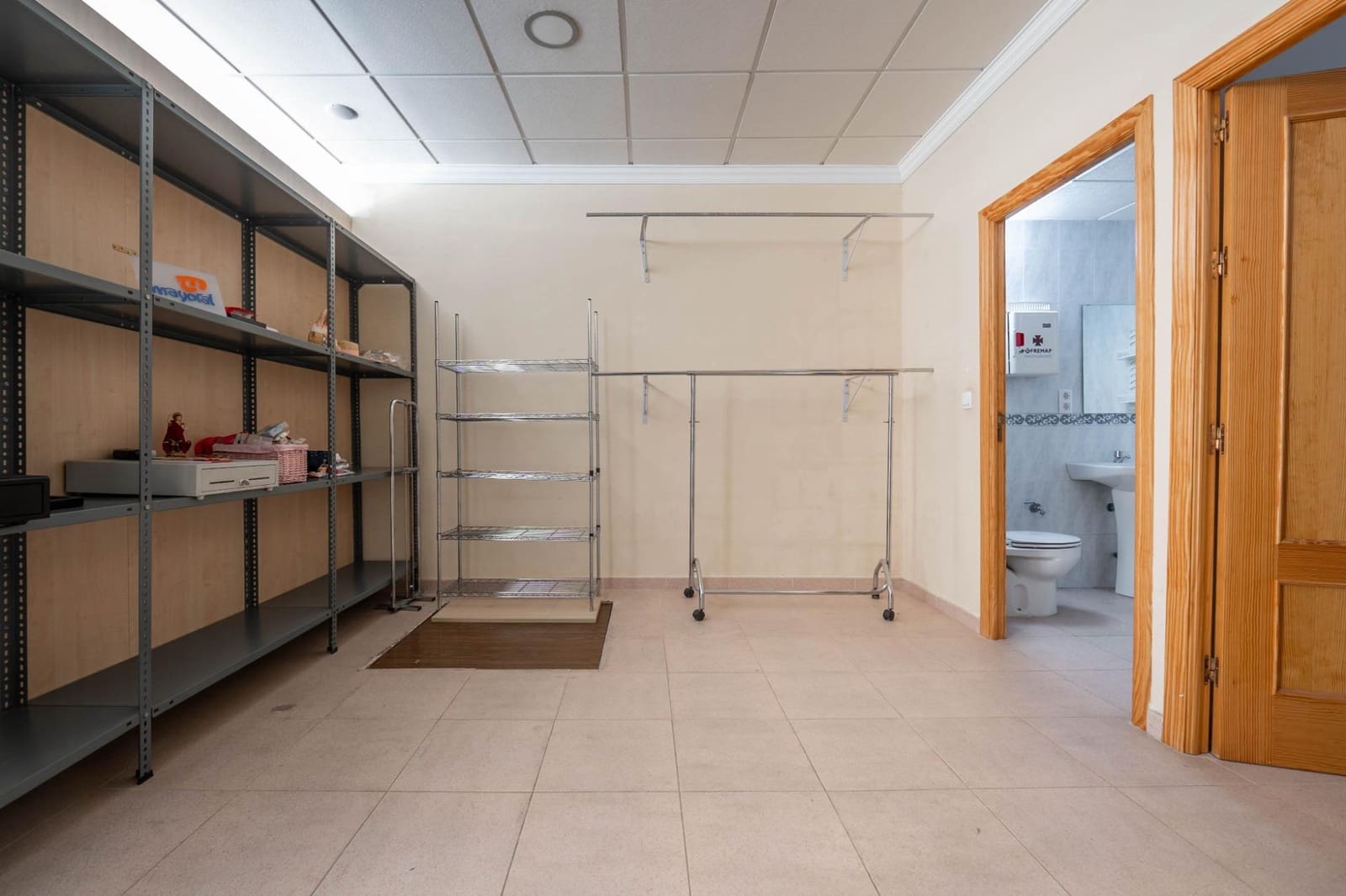 Kaupallinen myytävänä paikassa Armilla - 119 900 € (Ref: 9674946)