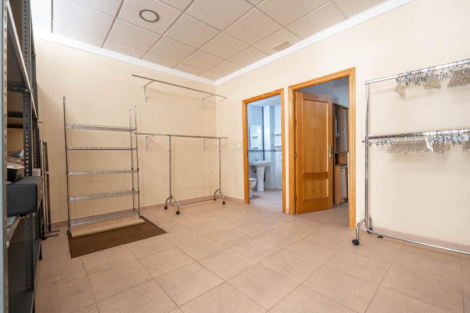 Kaupallinen myytävänä paikassa Armilla - 119 900 € (Ref: 9674946)