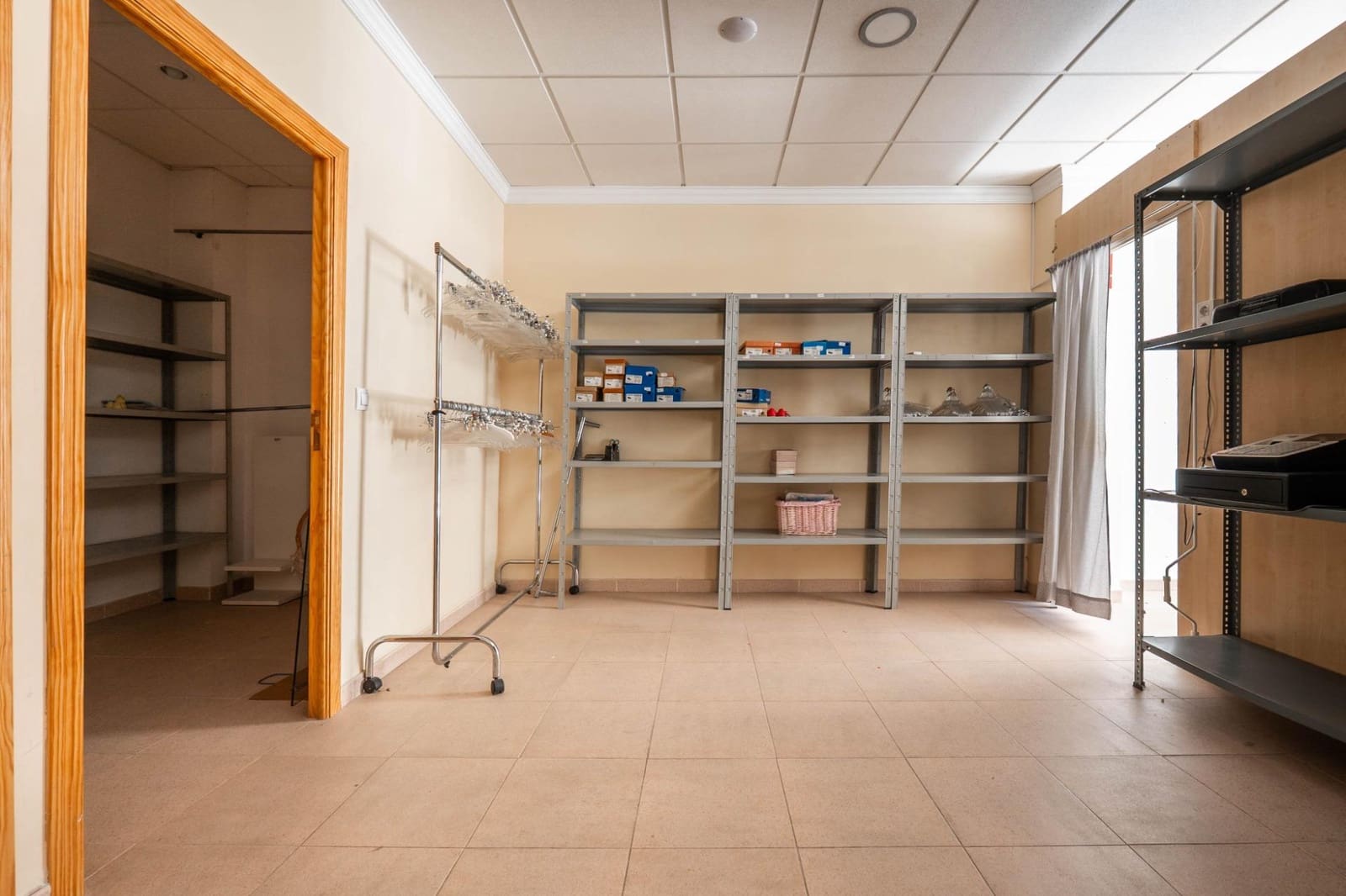 Kaupallinen myytävänä paikassa Armilla - 119 900 € (Ref: 9674946)