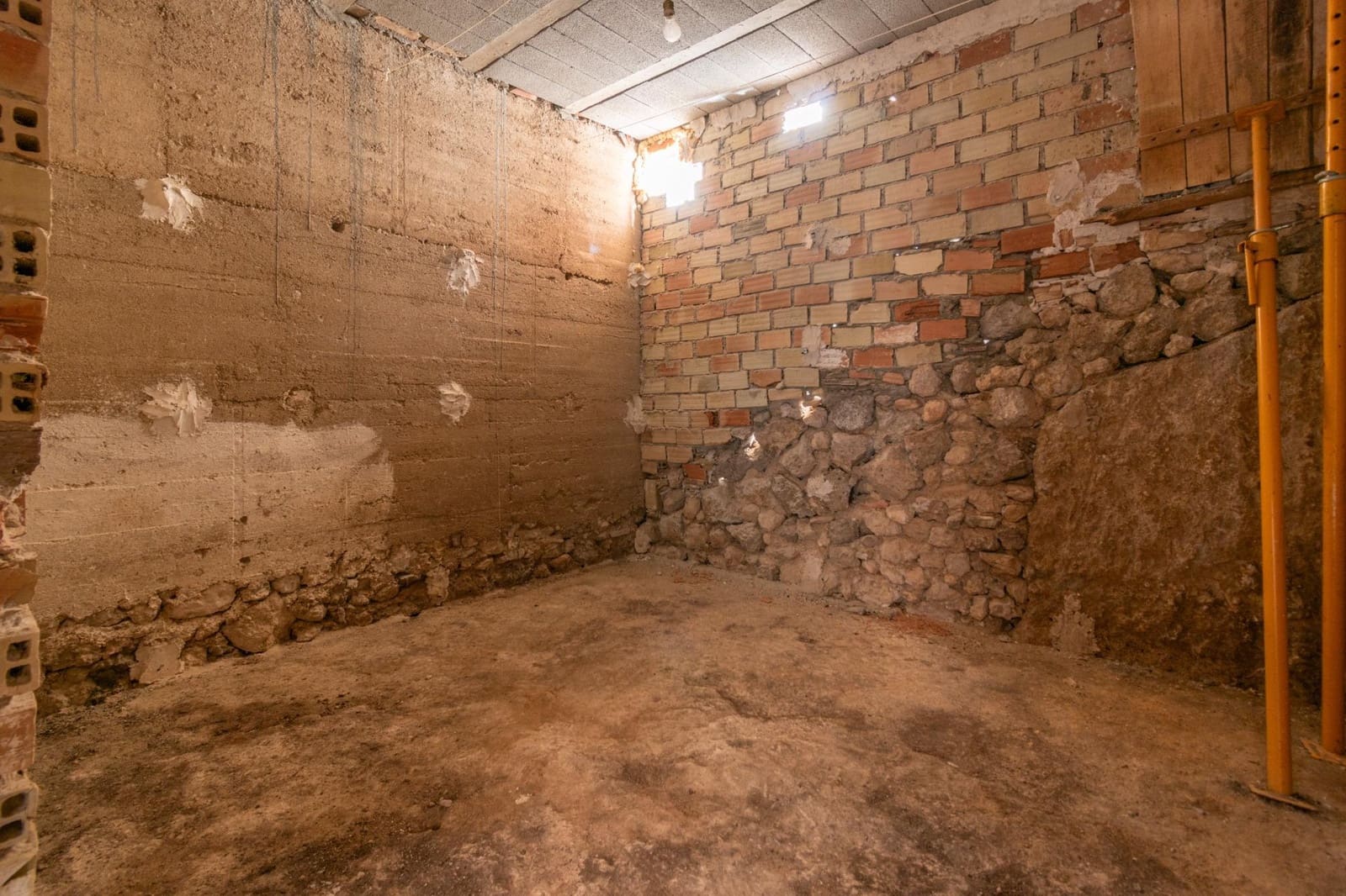 Casa de 3 habitaciones en Deifontes en venta - 109.990 € (Ref: 9674948)