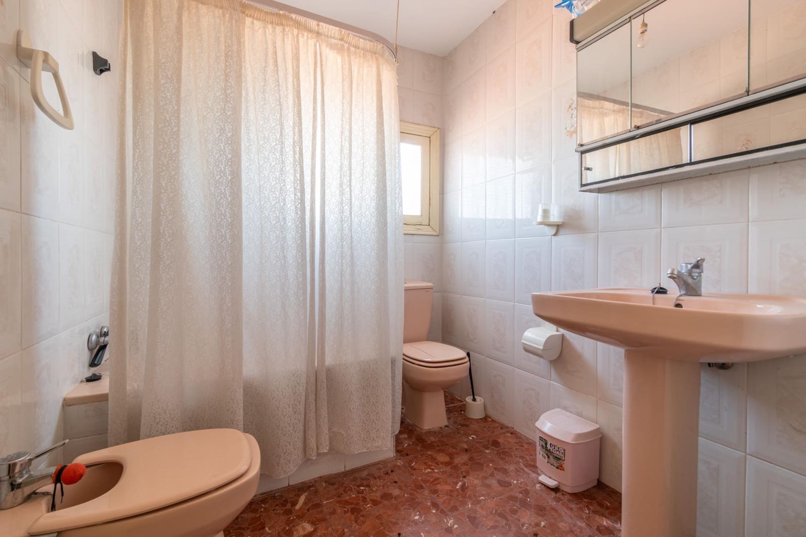 Casa de 3 habitaciones en Deifontes en venta - 109.990 € (Ref: 9674948)