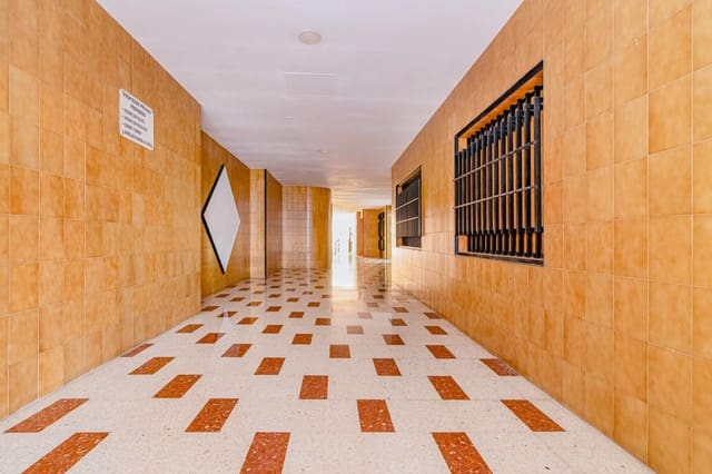 4 camera da letto Appartamento in vendita in Motril con garage - 245.000 € (Rif: 9674958)