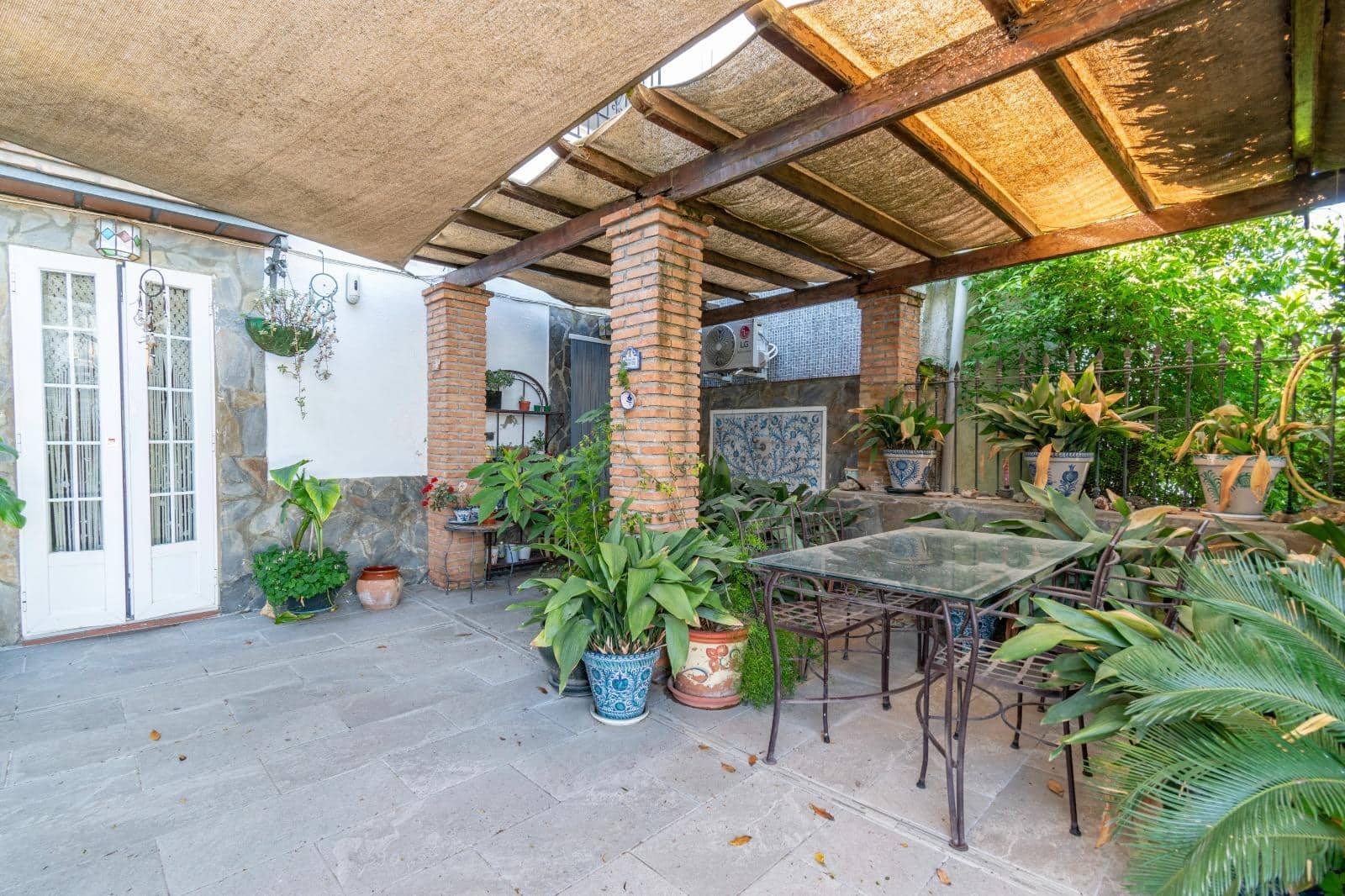 5 soverom Villa til salgs i Granada by med svømmebasseng - € 350 000 (Ref: 9674959)