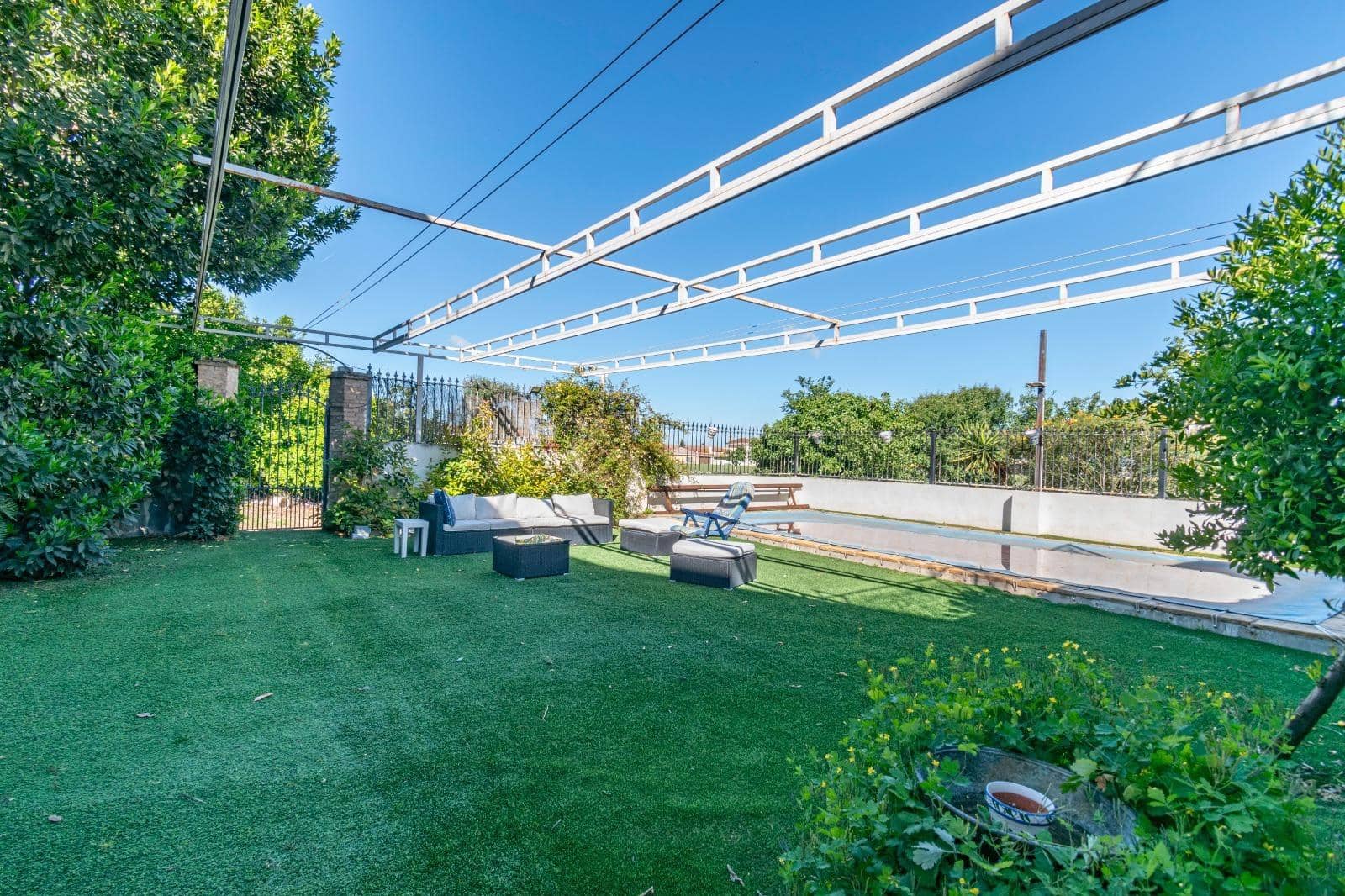 5 soverom Villa til salgs i Granada by med svømmebasseng - € 350 000 (Ref: 9674959)