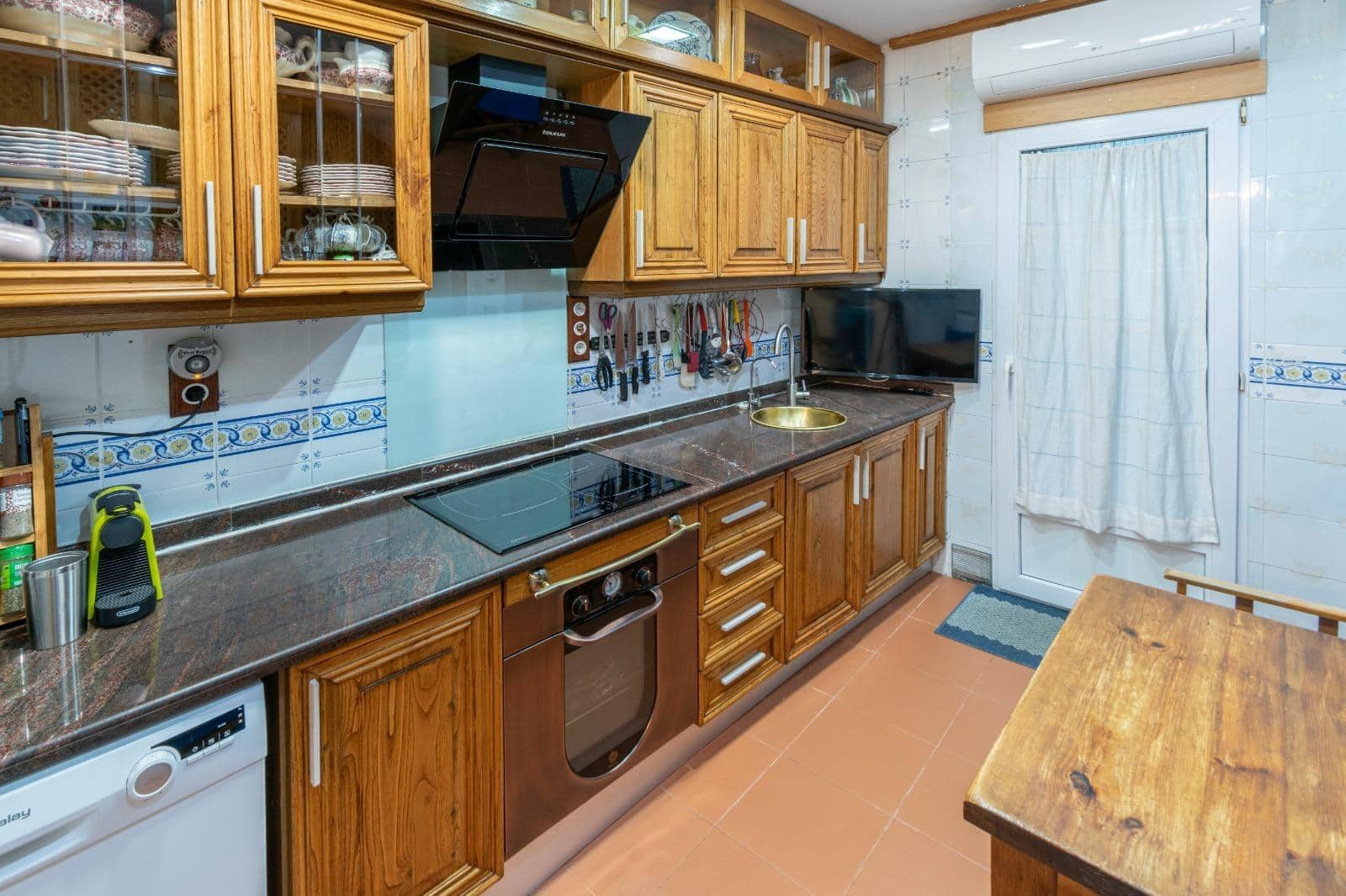 5 soverom Villa til salgs i Granada by med svømmebasseng - € 350 000 (Ref: 9674959)