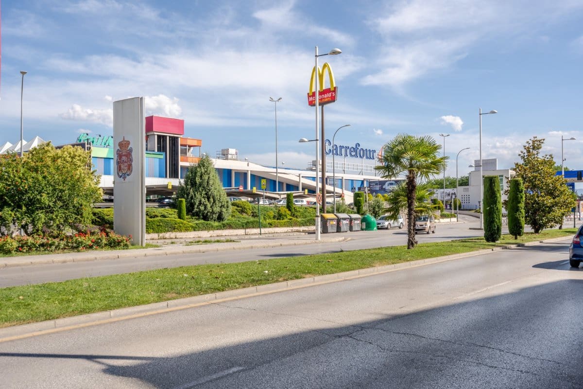 Garage for sale in Granada city - € 46,000 (Ref: 9674970)