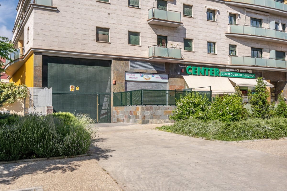 Garage for sale in Granada city - € 46,000 (Ref: 9674970)