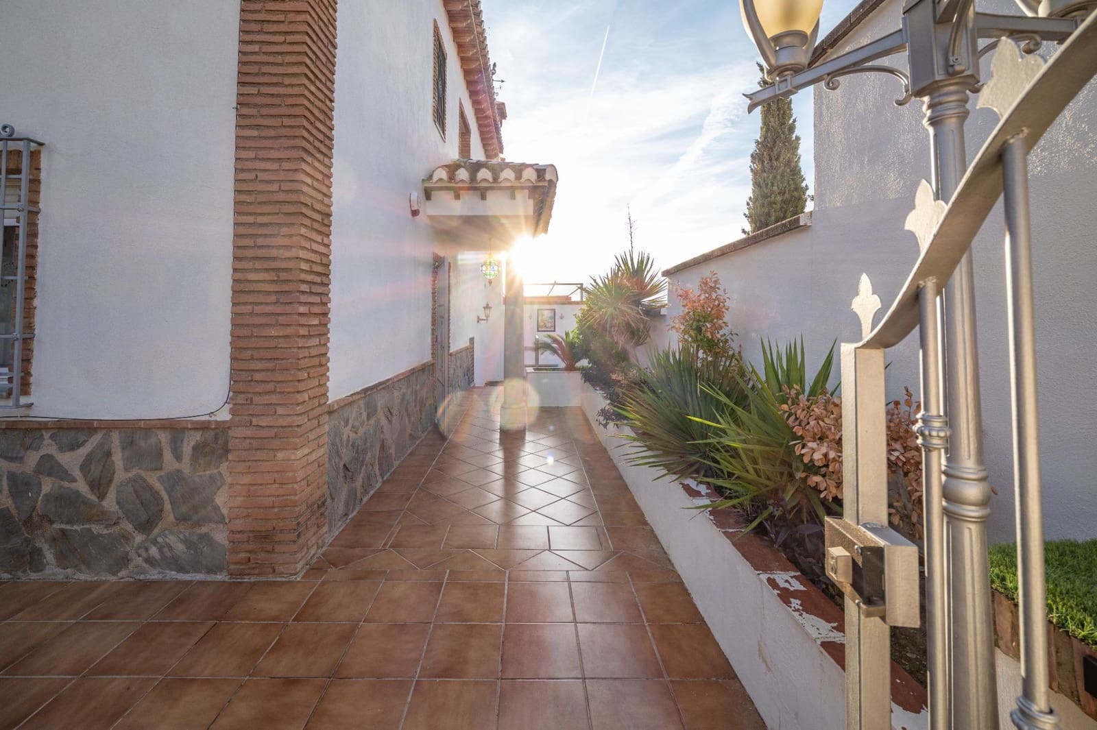 Chalet de 5 habitaciones en Huétor Vega en venta con garaje - 419.000 € (Ref: 9674972)