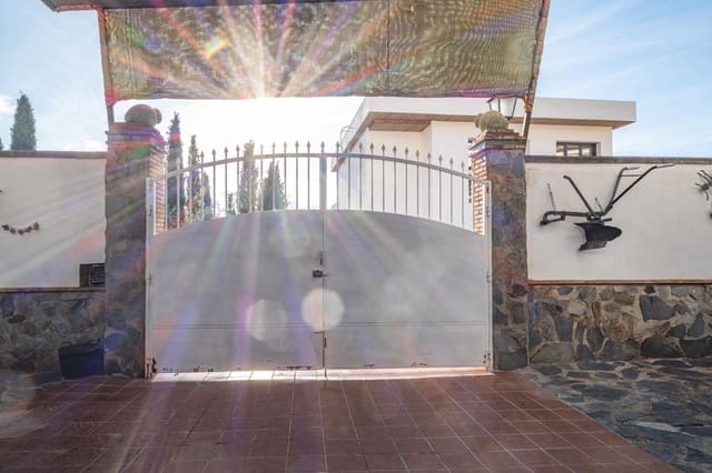 Chalet de 5 habitaciones en Huétor Vega en venta con garaje - 419.000 € (Ref: 9674972)