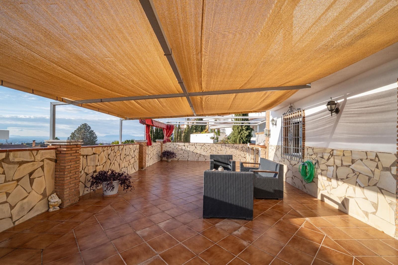 Chalet de 5 habitaciones en Huétor Vega en venta con garaje - 419.000 € (Ref: 9674972)