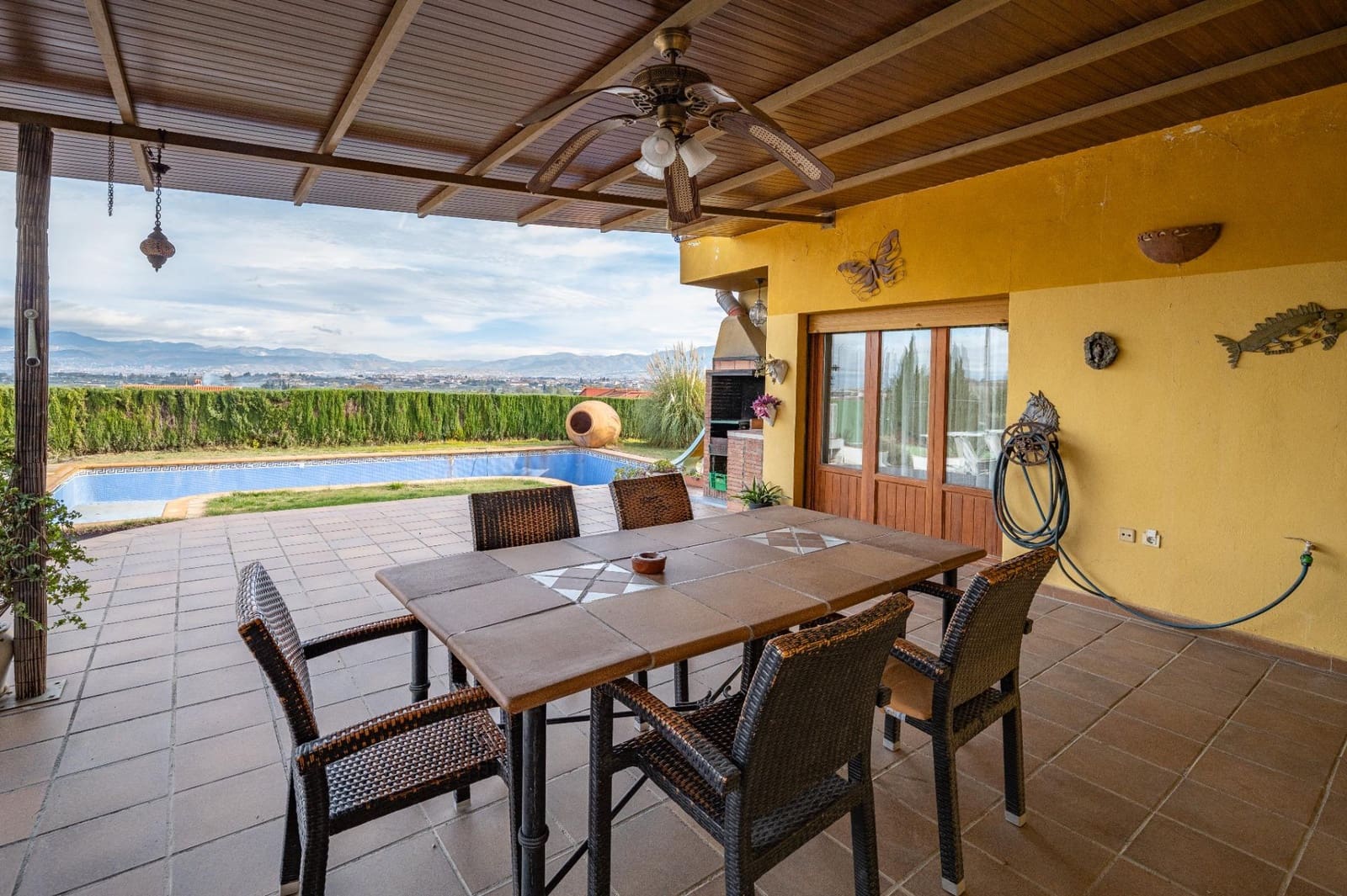 Chalet de 7 habitaciones en Alhendín en venta con piscina garaje - 599.000 € (Ref: 9674975)