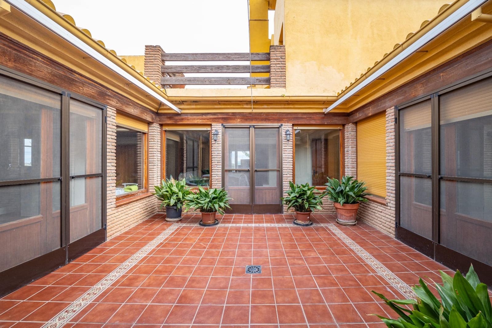 Chalet de 7 habitaciones en Alhendín en venta con piscina garaje - 599.000 € (Ref: 9674975)