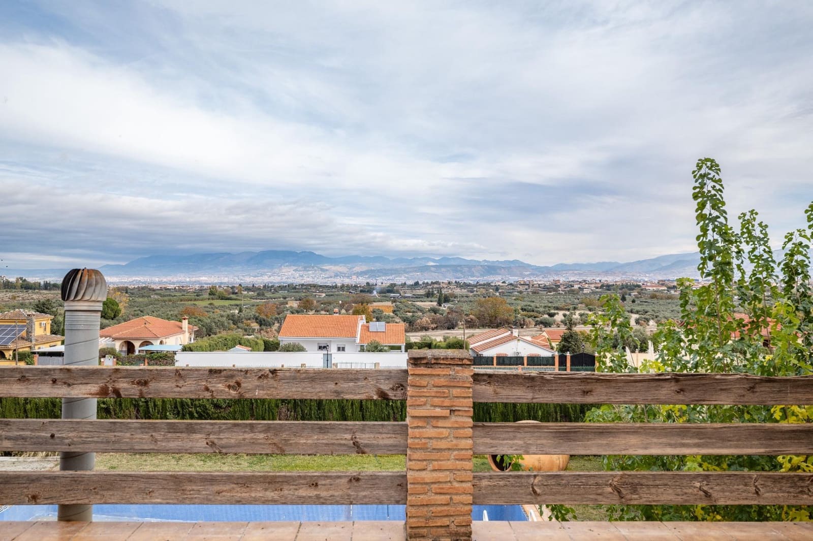 Chalet de 7 habitaciones en Alhendín en venta con piscina garaje - 599.000 € (Ref: 9674975)