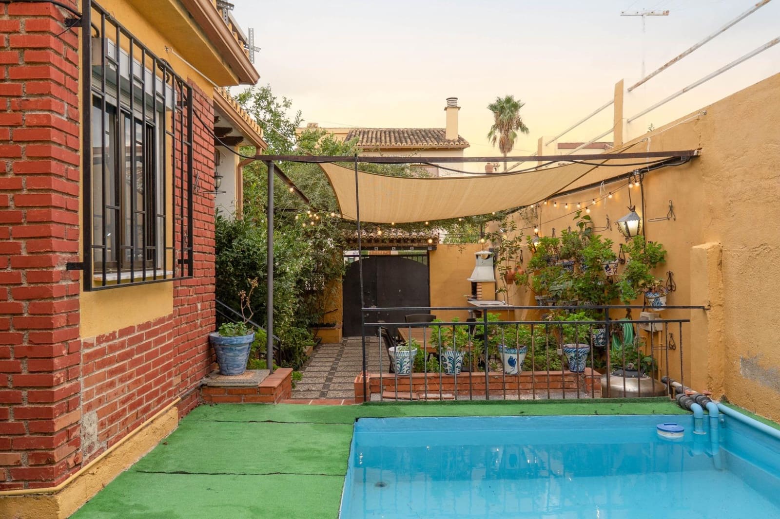 Pareado de 4 habitaciones en Huétor Vega en venta con piscina - 315.000 € (Ref: 9674976)