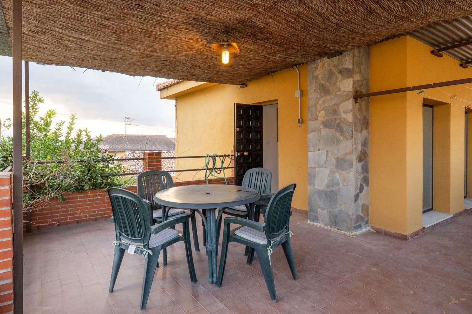 Pareado de 4 habitaciones en Huétor Vega en venta con piscina - 315.000 € (Ref: 9674976)