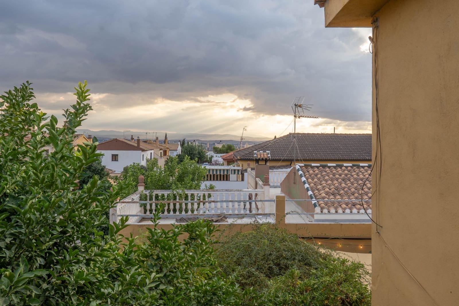 Pareado de 4 habitaciones en Huétor Vega en venta con piscina - 315.000 € (Ref: 9674976)