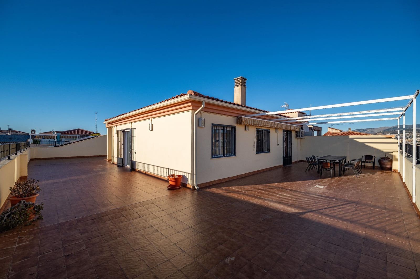 3 bedroom Penthouse for sale in Armilla with garage - € 319,000 (Ref: 9674977)