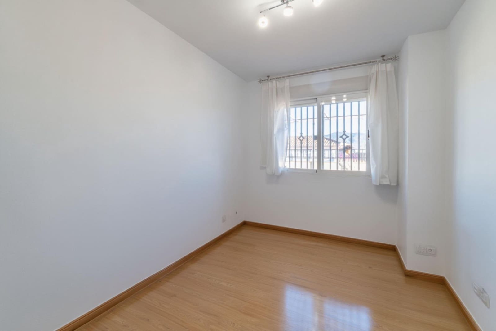 3 bedroom Penthouse for sale in Armilla with garage - € 319,000 (Ref: 9674977)