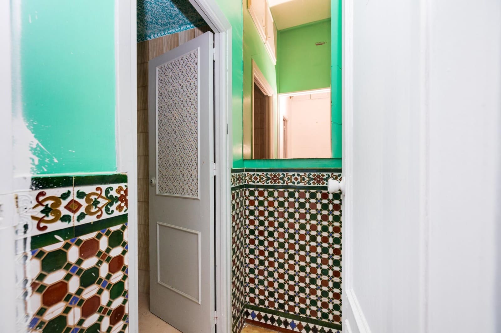 Commercial for sale in Granada city - € 95,000 (Ref: 9674981)