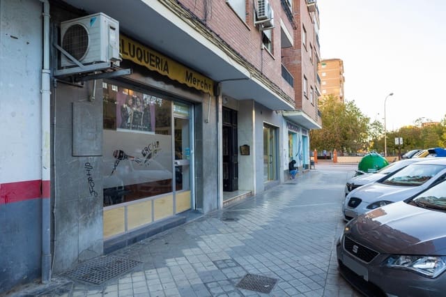 Commercial for sale in Granada city - € 95,000 (Ref: 9674981)