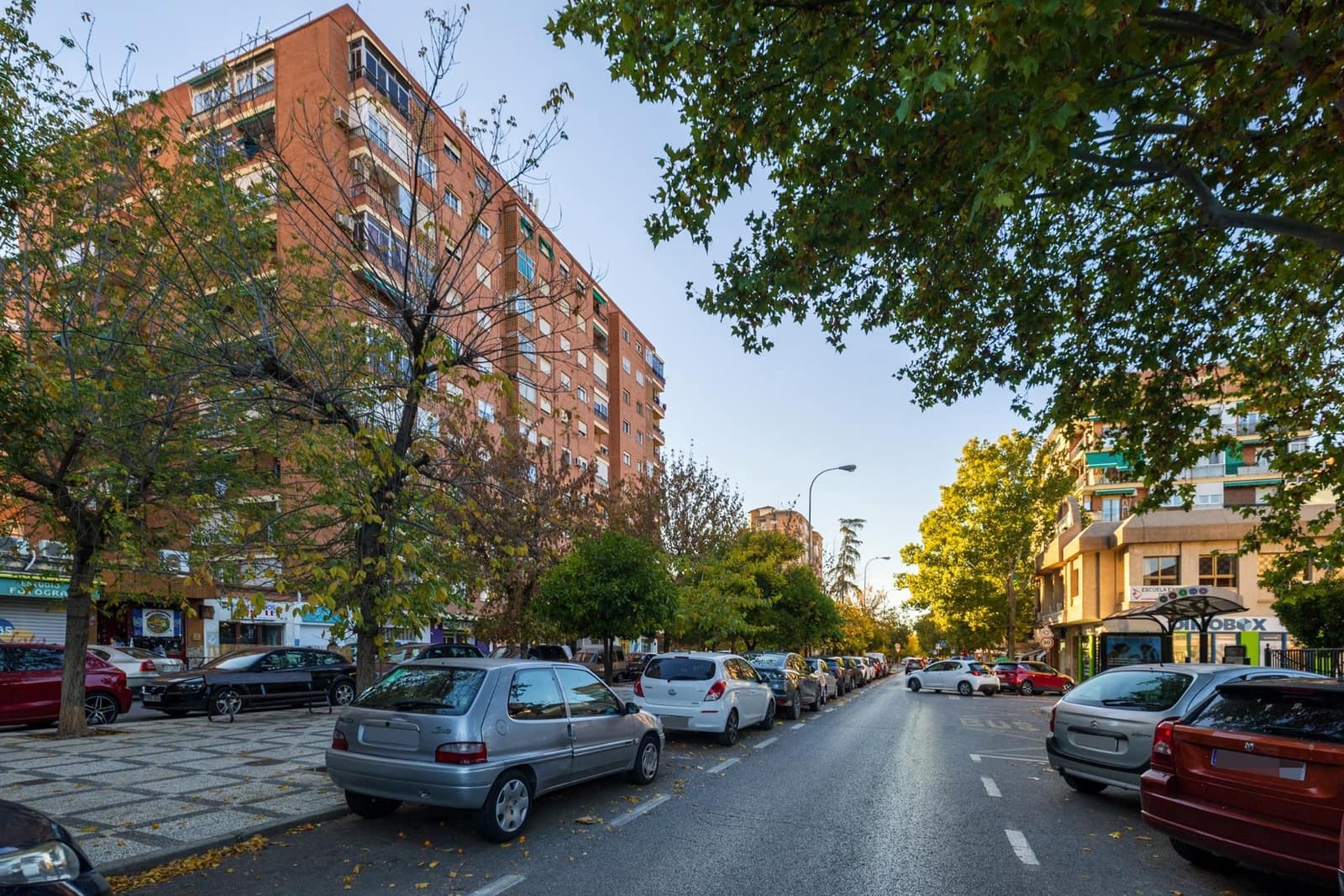 Commercial for sale in Granada city - € 95,000 (Ref: 9674981)