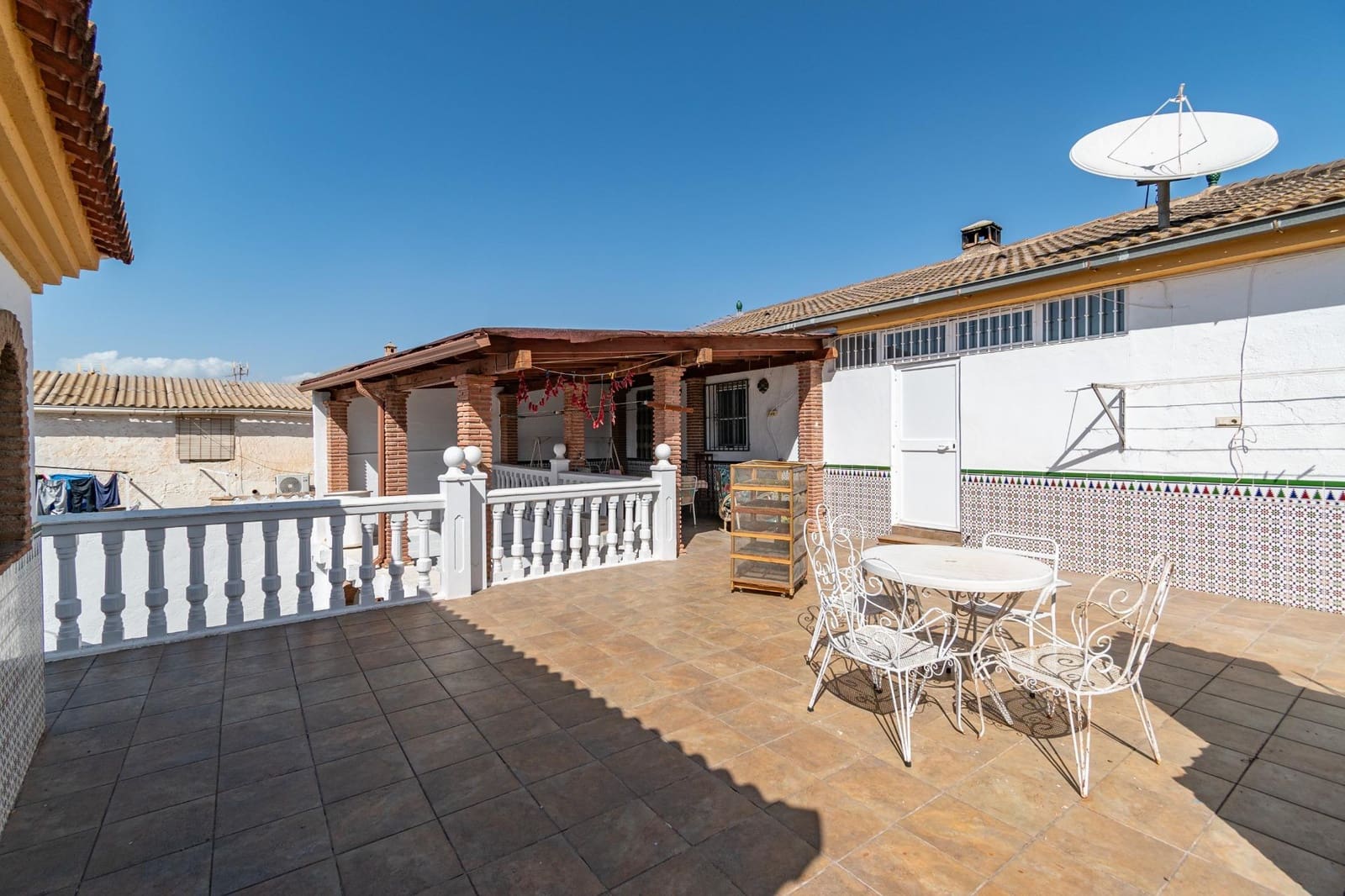 4 bedroom Townhouse for sale in Atarfe with pool - € 280,000 (Ref: 9674982)