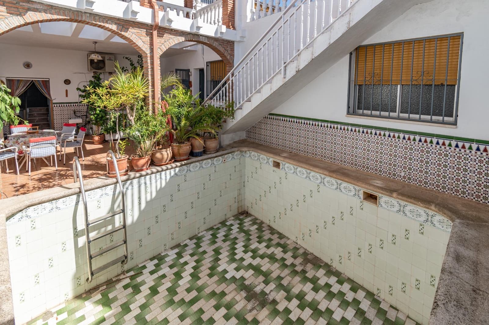 4 bedroom Townhouse for sale in Atarfe with pool - € 280,000 (Ref: 9674982)