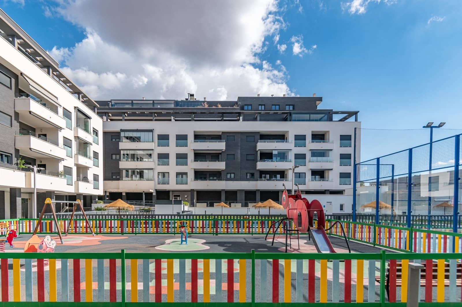 Piso de 3 habitaciones en Armilla en venta con piscina - 462.000 € (Ref: 9674983)