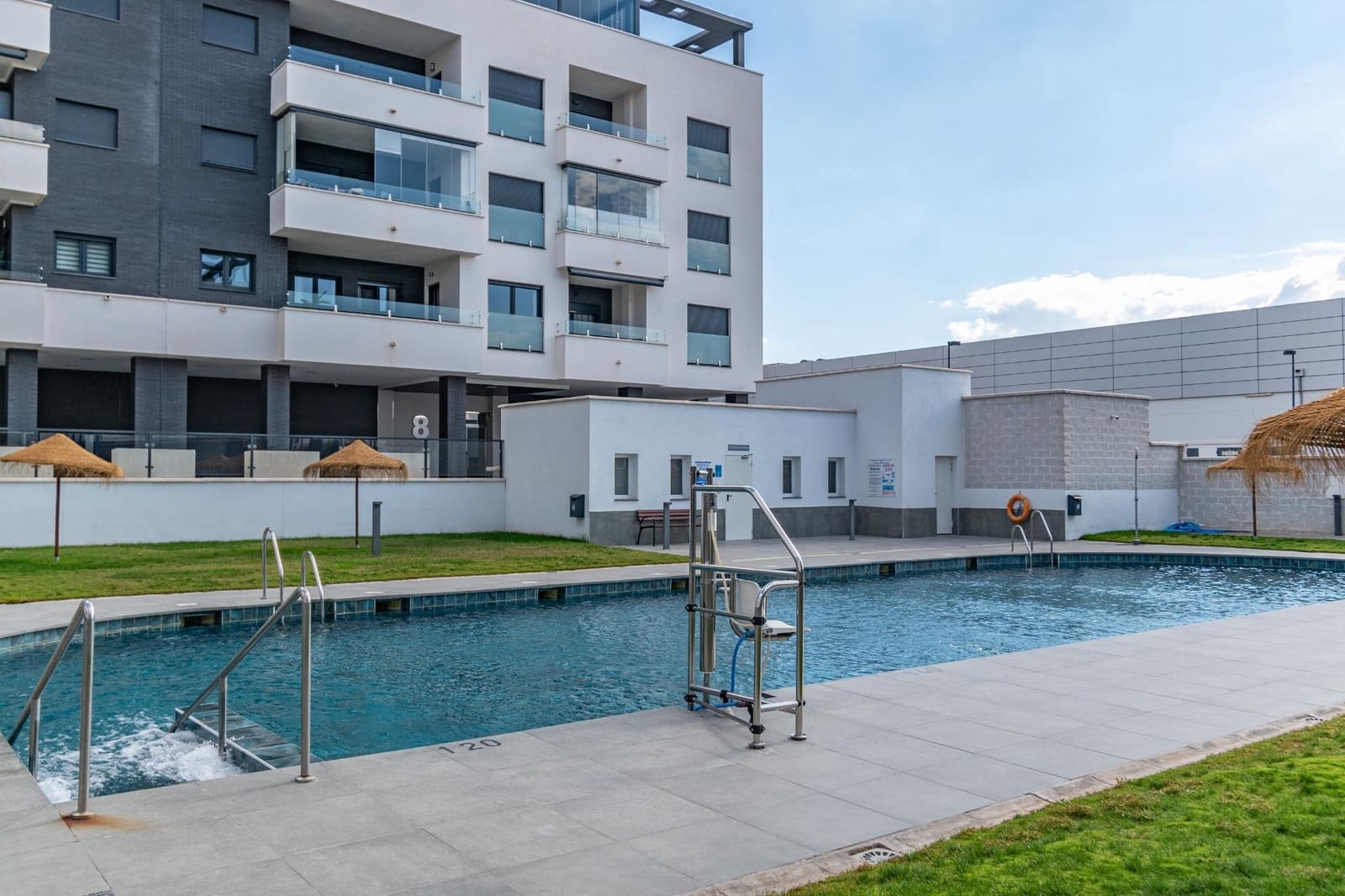 Piso de 3 habitaciones en Armilla en venta con piscina - 462.000 € (Ref: 9674983)
