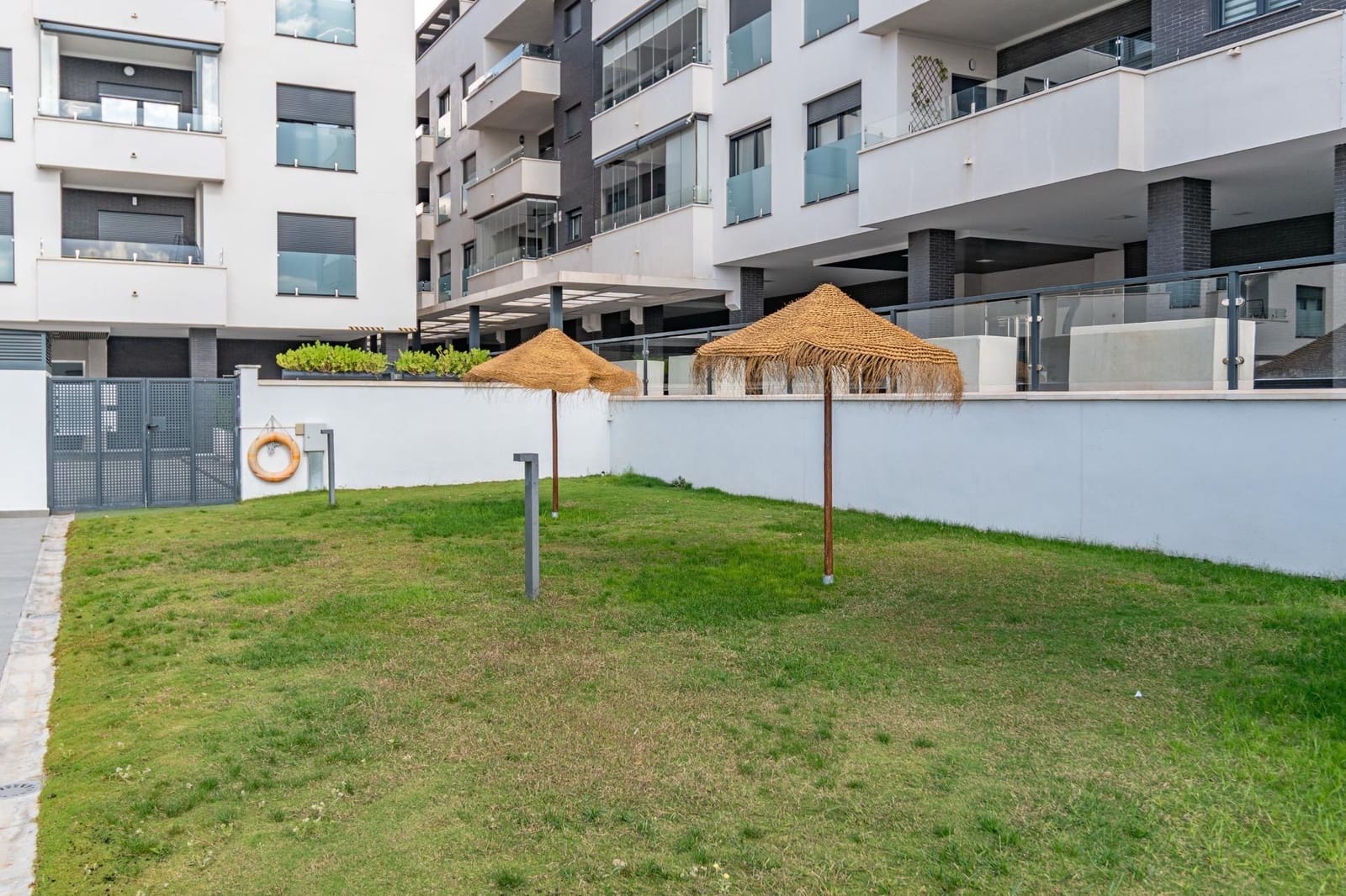 Piso de 3 habitaciones en Armilla en venta con piscina - 462.000 € (Ref: 9674983)