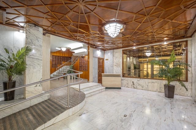 4 makuuhuone Asunto myytävänä paikassa Granada kaupunki mukana 
autotalli - 375 000 € (Ref: 9674984)