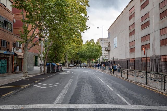 Garage for sale in Granada city - € 45,000 (Ref: 9674985)