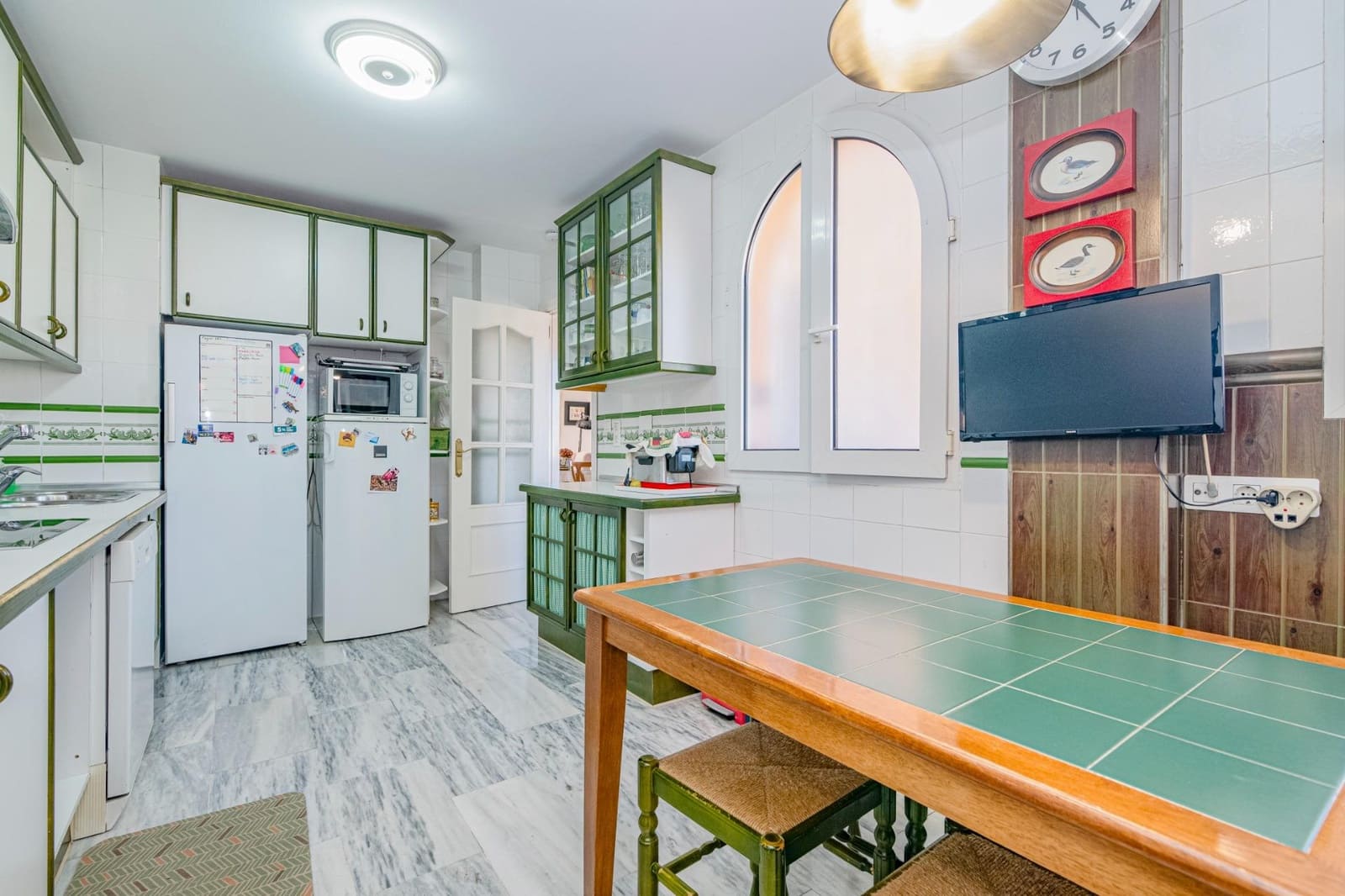 Chalet de 5 habitaciones en Jun en venta con piscina garaje - 279.900 € (Ref: 9674986)