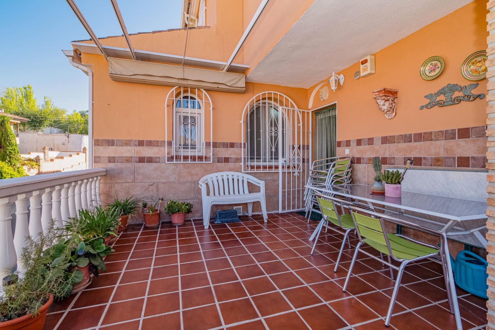 Chalet de 5 habitaciones en Jun en venta con piscina garaje - 279.900 € (Ref: 9674986)